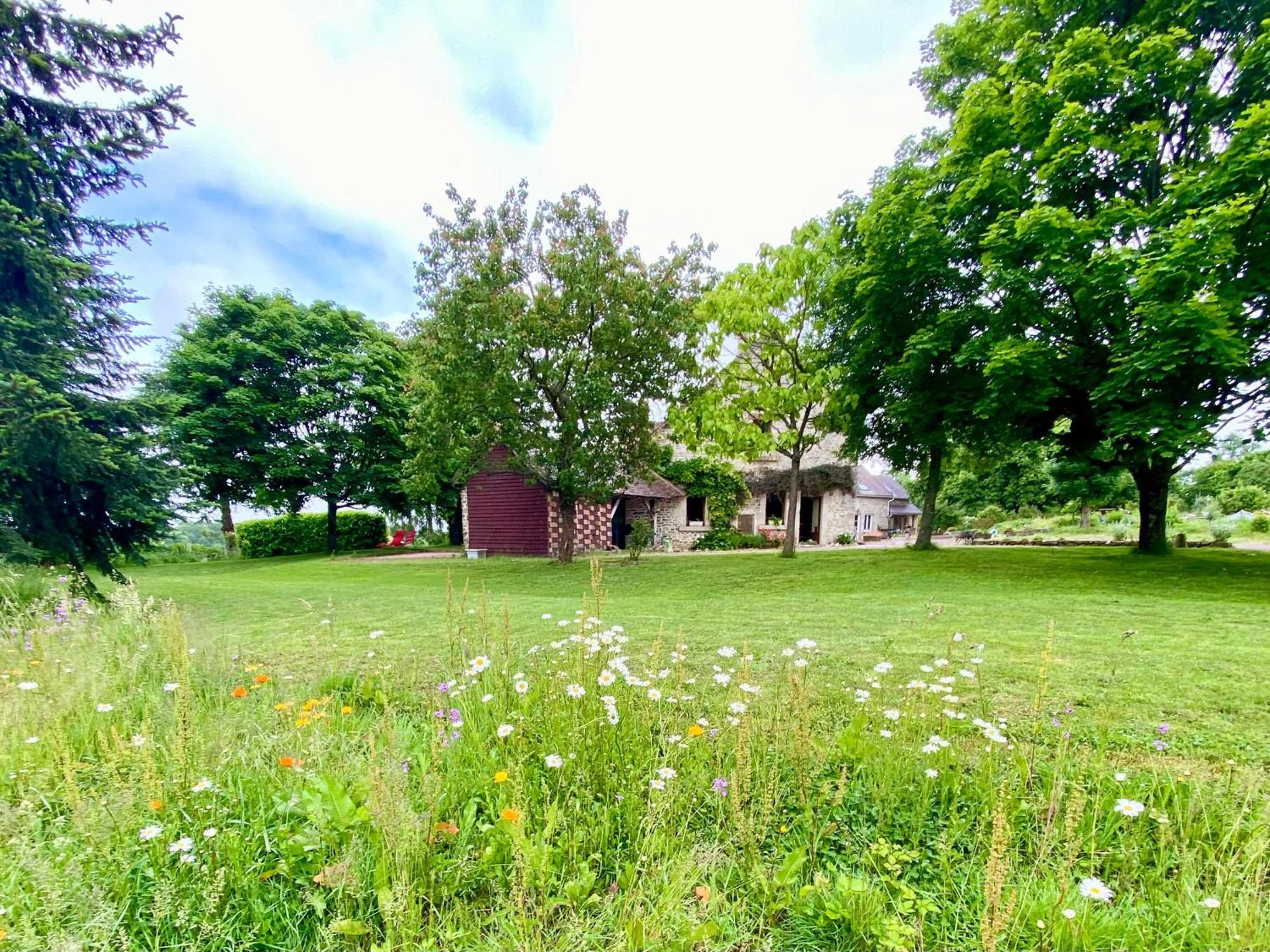 Gîte Moulins-le-Carbonnel, 5 pièces, 12 personnes - FR-1-410-132 Extérieur photo